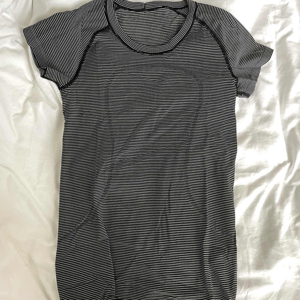 Lululemon tshirt